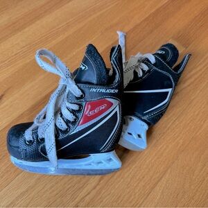 Skates CCM Intruder Size 8J